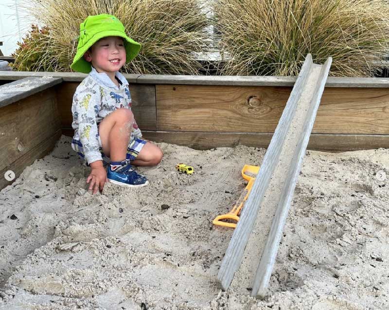 Sandpit play: Building Castles with the Mind and Body